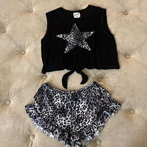 Denny’s Kids Random Hearts Girls outfit Size M